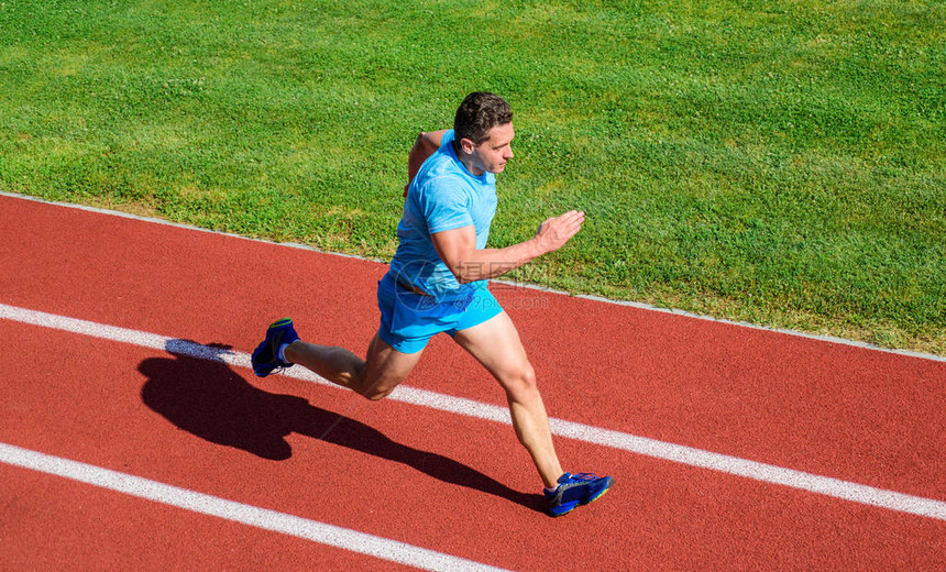 生活方式和健康理念男子员跑来取得好成绩怎么跑得更快速度训练指南列出提高跑步速度的方法员赛跑运图片