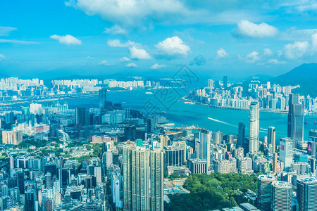 蓝天背景下香港城市天际线的美丽建筑图片