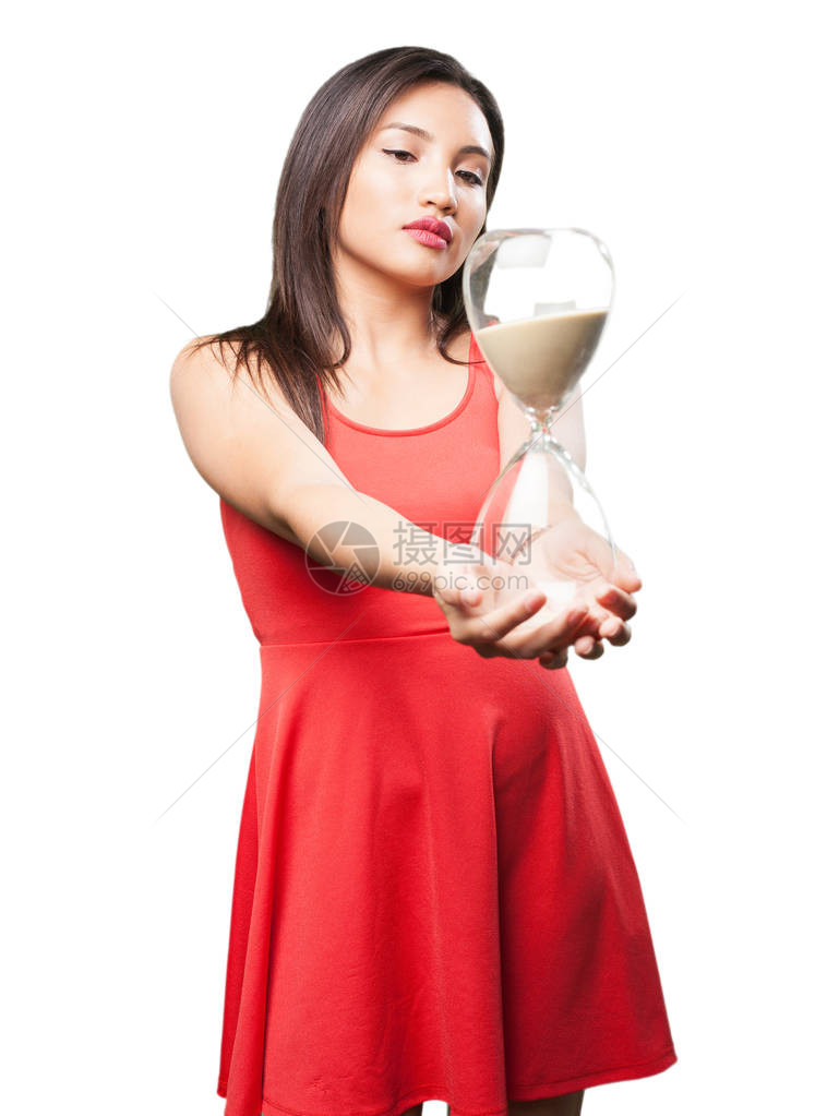 穿红裙子的亚洲女人图片