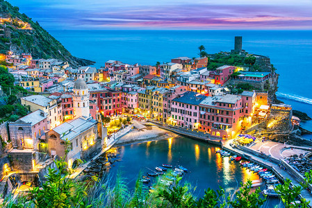 意大利古里亚LaSpezia省日落后意大利Liguria的Ver图片