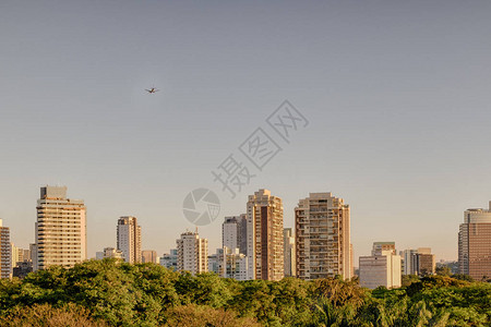 巴西圣保罗市的日落广场图片