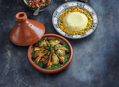 摩洛哥玉米饼加鸡肉和胡萝图片