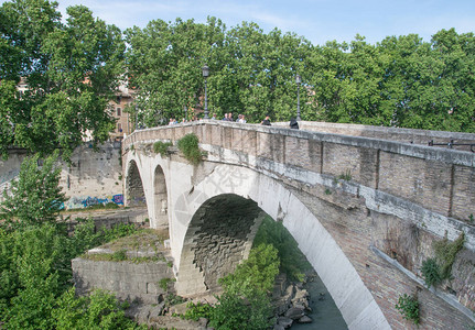 Fabricius桥是罗马最古老的罗马大桥图片