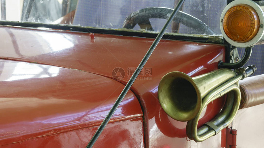 一种用于红色复古汽车声音信号的风装置图片