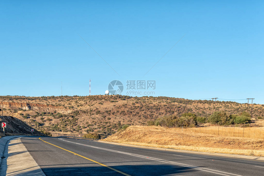 南非自由州省Bloemfontein以西N8公路的景象图片