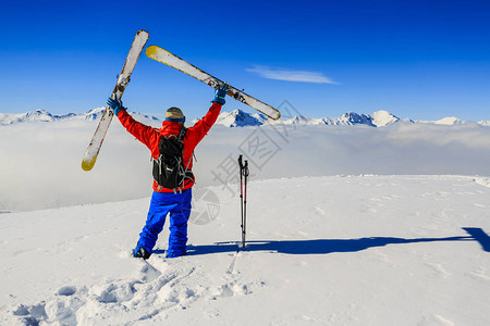 在美丽的冬雪MtFort滑雪图片