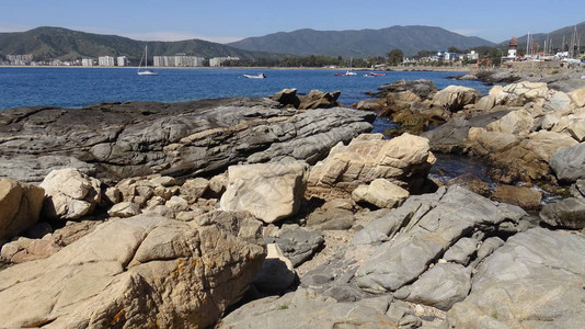 风景岩石海滩和海边图片