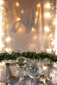 结婚登记台的装饰玻璃球灯线图片