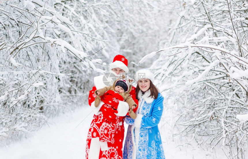 圣达克休斯和雪白梅登与婴儿图片