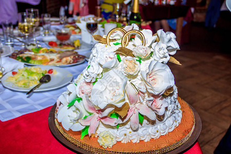 白色婚礼奶油蛋糕婚礼装饰品婚礼烘焙美味的白蛋糕图片