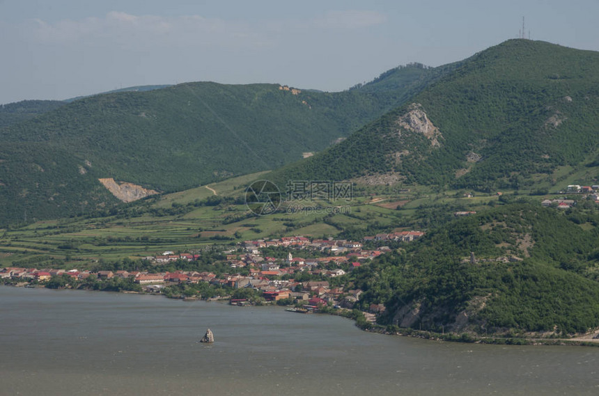 塞尔维亚与罗马尼亚边界多瑙河全景图片