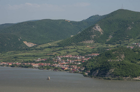塞尔维亚与罗马尼亚边界多瑙河全景图片