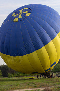 空中飞翔的热气球多姿彩旅图片