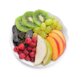 白色背景上有美味水果和浆果的碗图片