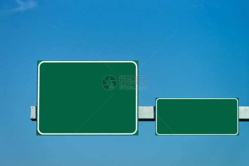 意大利公路上的绿色图片