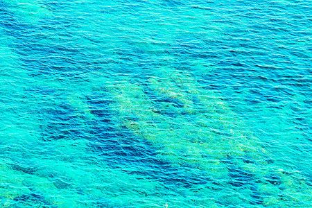 意大利南撒丁岛Cagliari省地中海的蓝水区图片