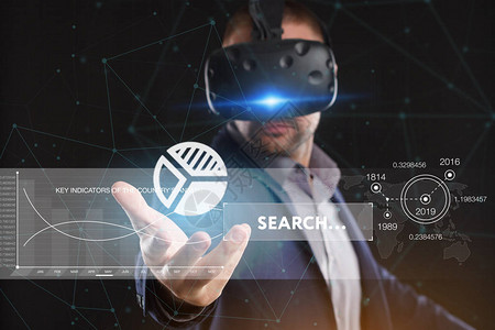 商业技术互联网和络概念在虚拟现实眼镜中工作的年轻商人图片