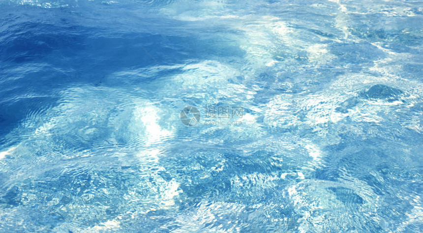 蓝色背景水闪发光的游泳池图片
