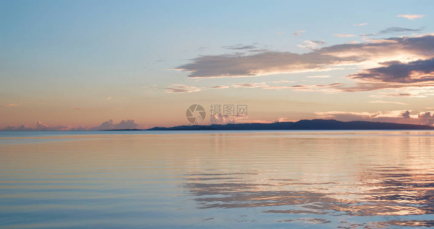 石垣岛美丽的日落和大海图片