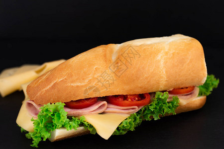 大三明治黑底带肉和奶图片