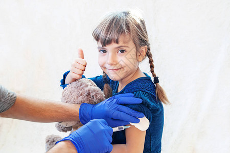 儿童接种疫苗注射有选图片