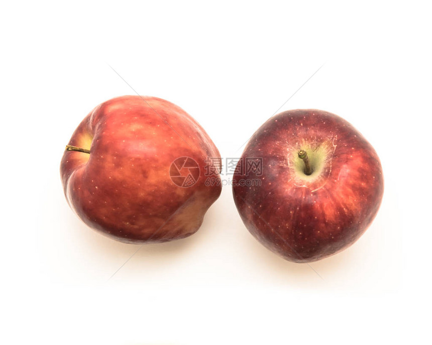 顶端观景工作室拍摄了两个在白色背景上孤立的红美味苹果健康有机零食带剪切路径和复制空间图片