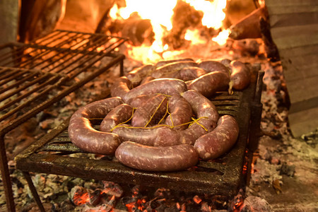烤猪香肠拉潘帕阿根廷图片