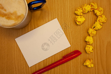 纸面红笔杯咖啡报价标记由折纸制成图片