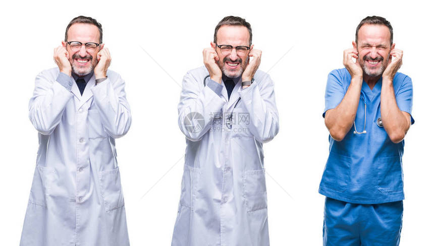 穿着外科医生制服的英俊高级白发医生在孤立的背景下用手指捂住耳朵图片