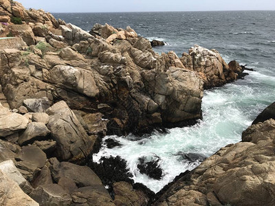 风景和岩石海滩图片