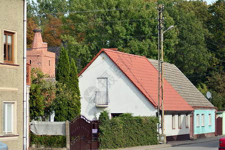 中世纪小镇的古老传统房屋图片