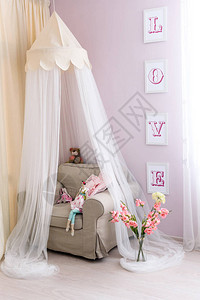 一个孩子的内部女孩的内部托儿所一个淡粉色的房间图片