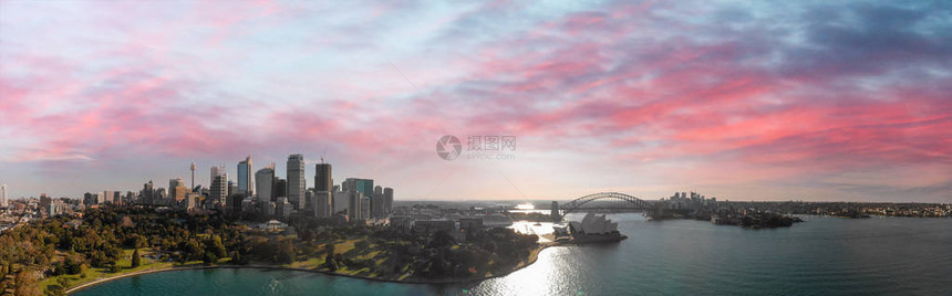 日落时悉尼港航空全景澳图片