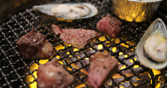 日本烧烤店牛肉背景图片