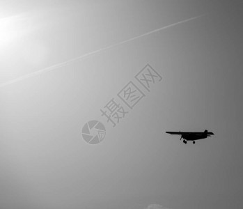 飞向太阳的轻型飞机剖面图图片