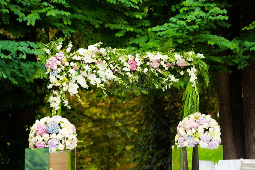 仪式的婚礼拱门图片