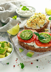 蔬菜健康面包烤面包图片