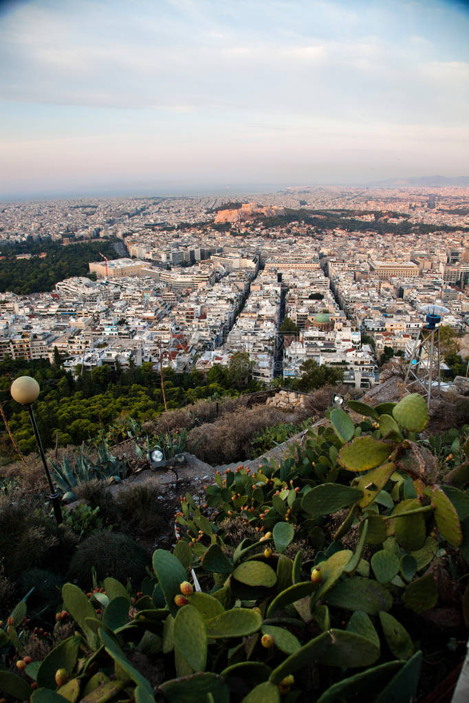 清晨在雅典市的雅典市外景图片