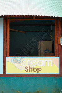 冰奶店在哥斯达黎加东海岸小村庄上签了名背景图片