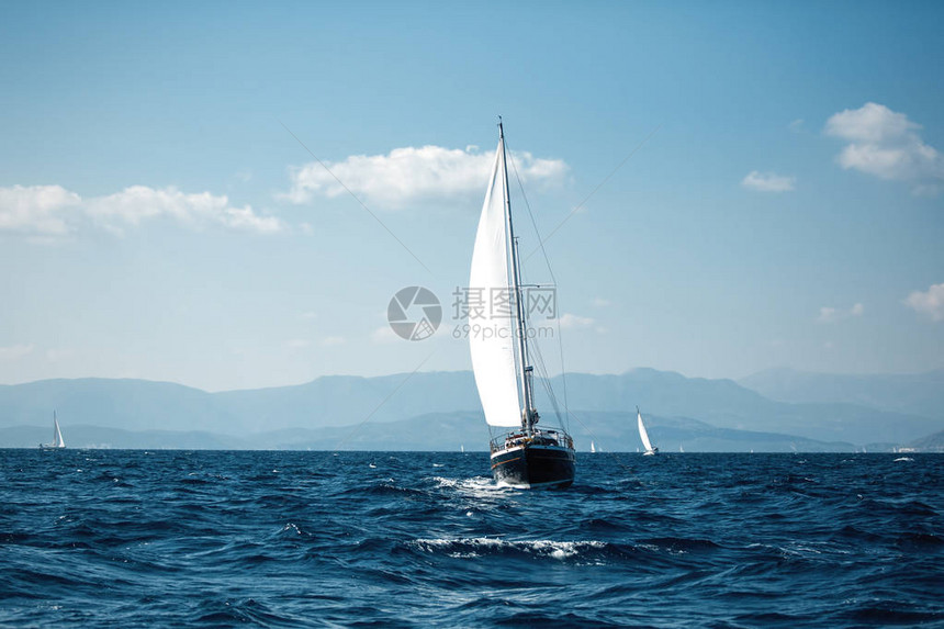 游艇在爱琴海的豪图片