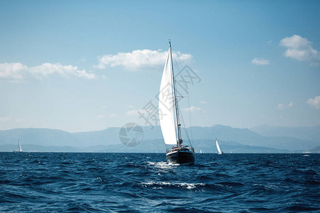 游艇在爱琴海的豪图片