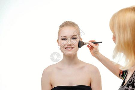 由艺术家申请的专业化妆美丽的女人脸完美的妆容化妆细节拥有完图片