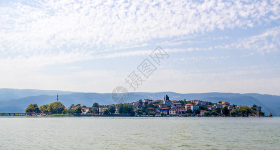 Golyazi对湖的观察图片
