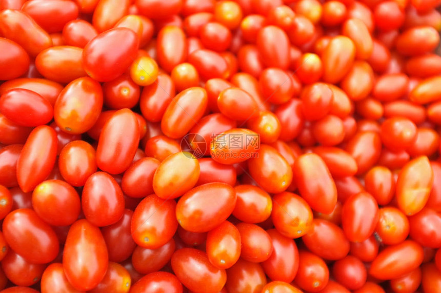 美味的红番茄夏季托盘市场农业场充满有机蔬菜它图片