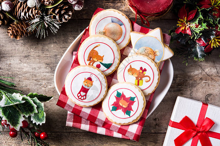 圣诞黄油饼干装饰了圣诞节的图画图片