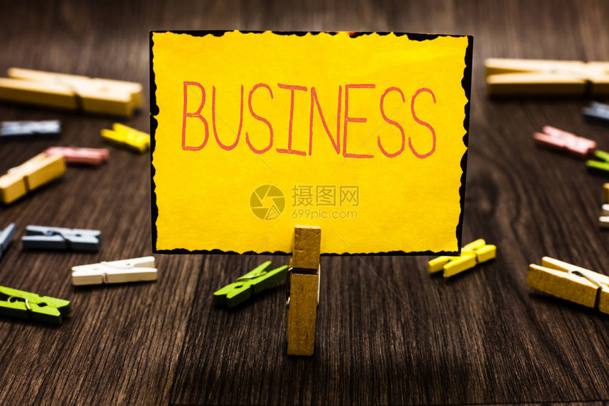 手写文本业务概念含义职业专业商业活动销售商品服务衣夹拿着黄纸笔记几图片