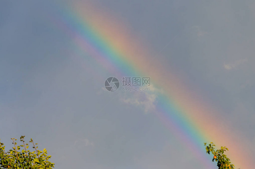 雨后天上的彩虹图片