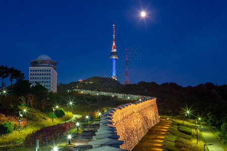 夜视南山汉城高塔在图片