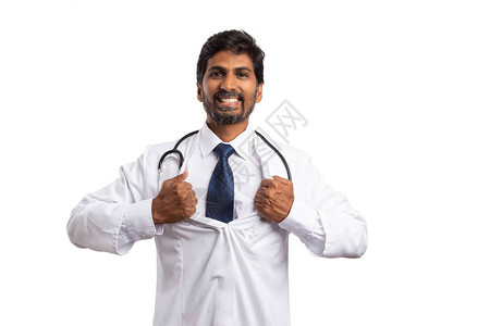 印度医学生做超级英雄的手势打开大衣作为揭示概念孤立在白色图片