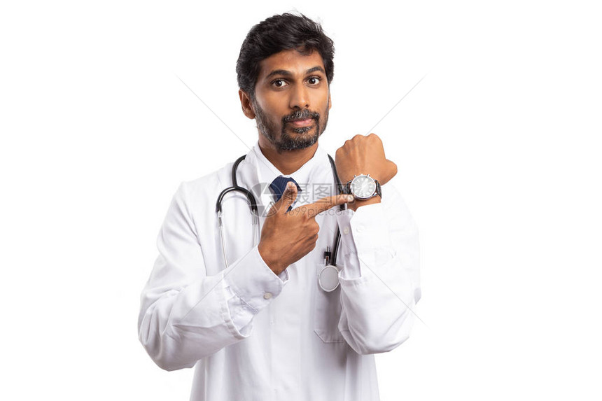 印度男医生用食指手表指着手表图片